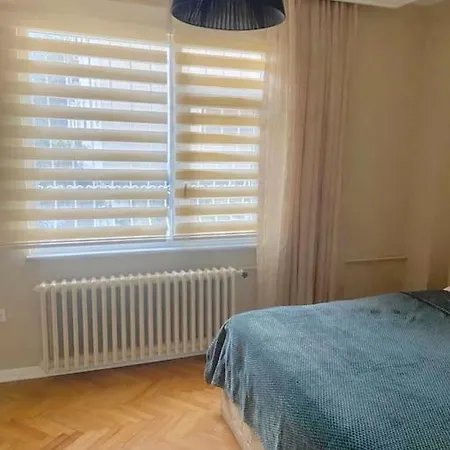 Serene & Spacious 3br In Istanbul's Prime Location - Discover Vibrant Seafront Living Apartment *